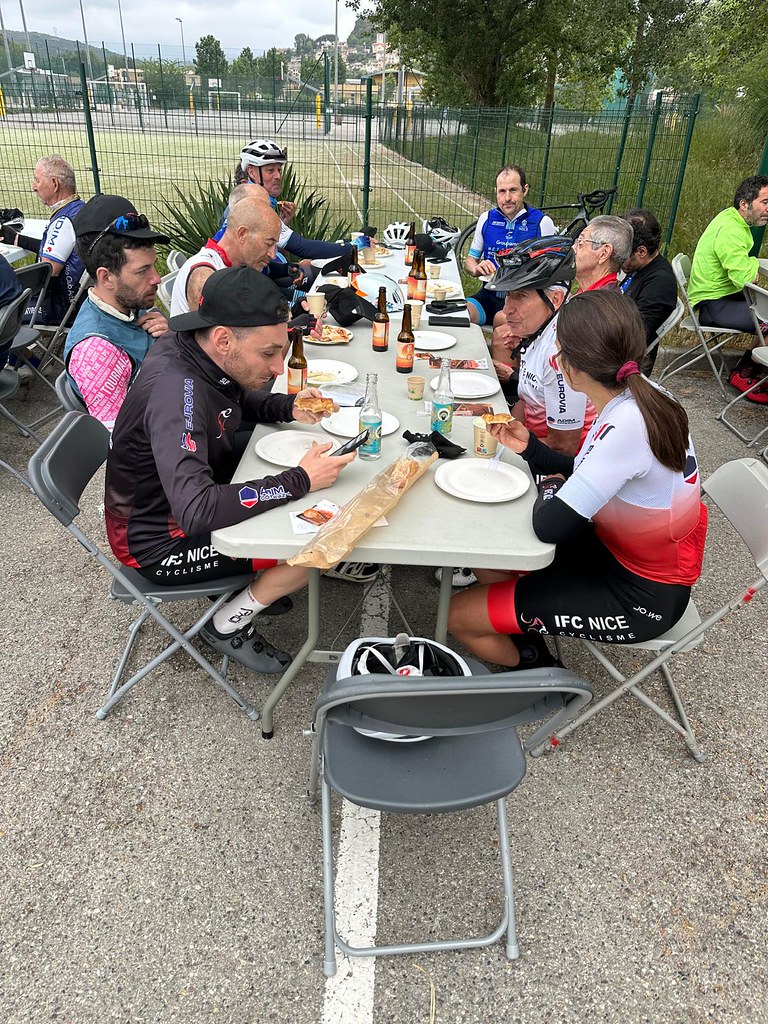 Dimanche 26 avril - Randonnée Louis Caput à Villeneuve Loubet. Déjeuner de fin de rando.